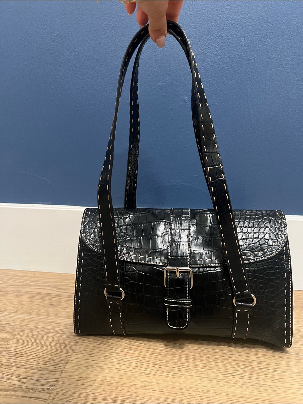 Liz Claiborne Black Croc-Embossed Shoulder Bag with Contrast Stitching